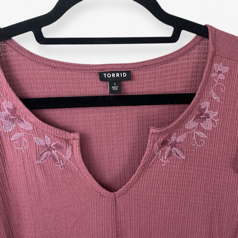 Torrid Dusty Rose Embroidered v-neck peplum empire waist Blouse Top 1 plus size - Picture 7 of 8